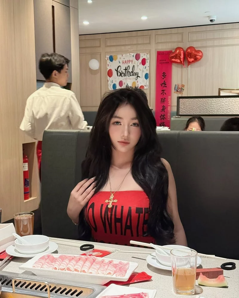 Chân dung Trần Hà Linh mang vẻ đẹp hiện đại