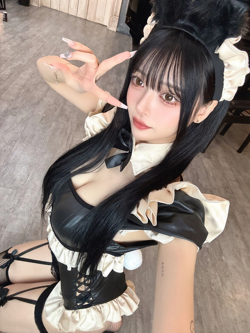 hình cosplay hầu gái 24