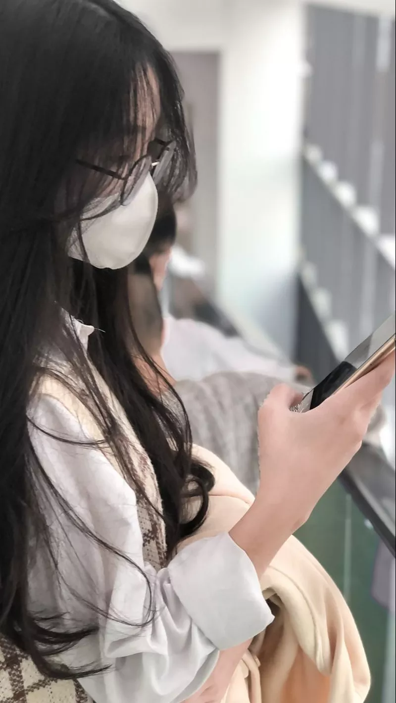 ảnh gái xinh che mặt 16