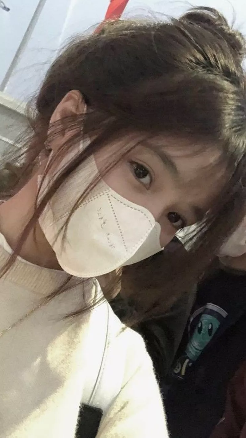 ảnh gái xinh che mặt 19