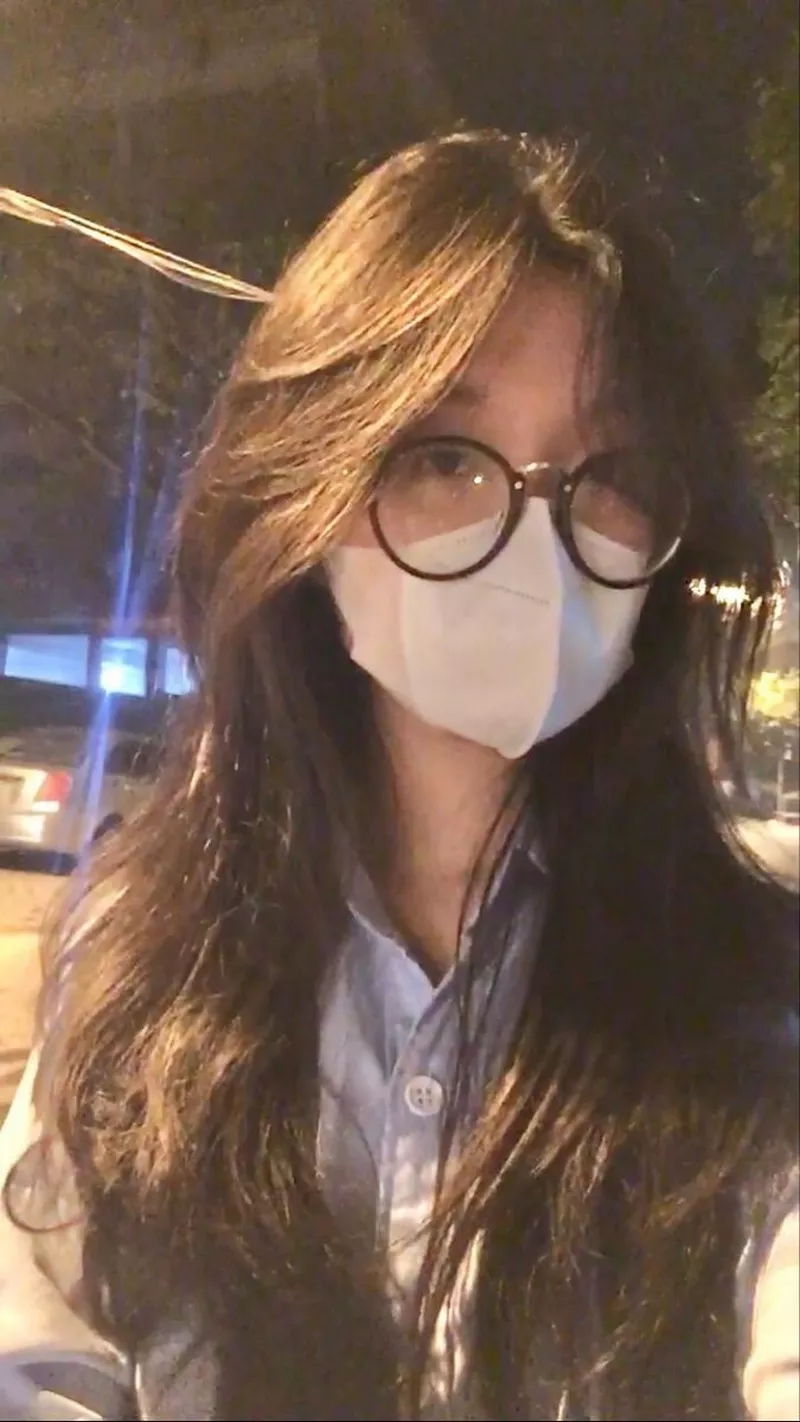 ảnh gái xinh che mặt 20