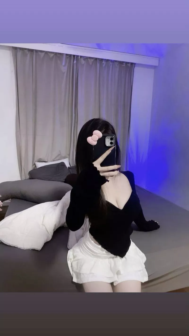 ảnh gái xinh che mặt 29