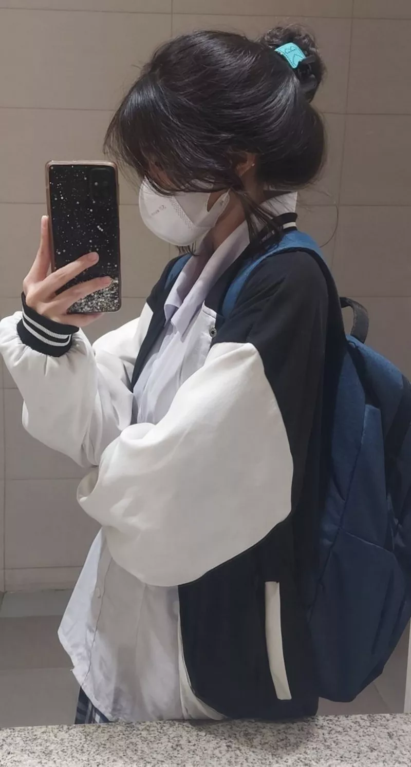 ảnh gái xinh che mặt 49