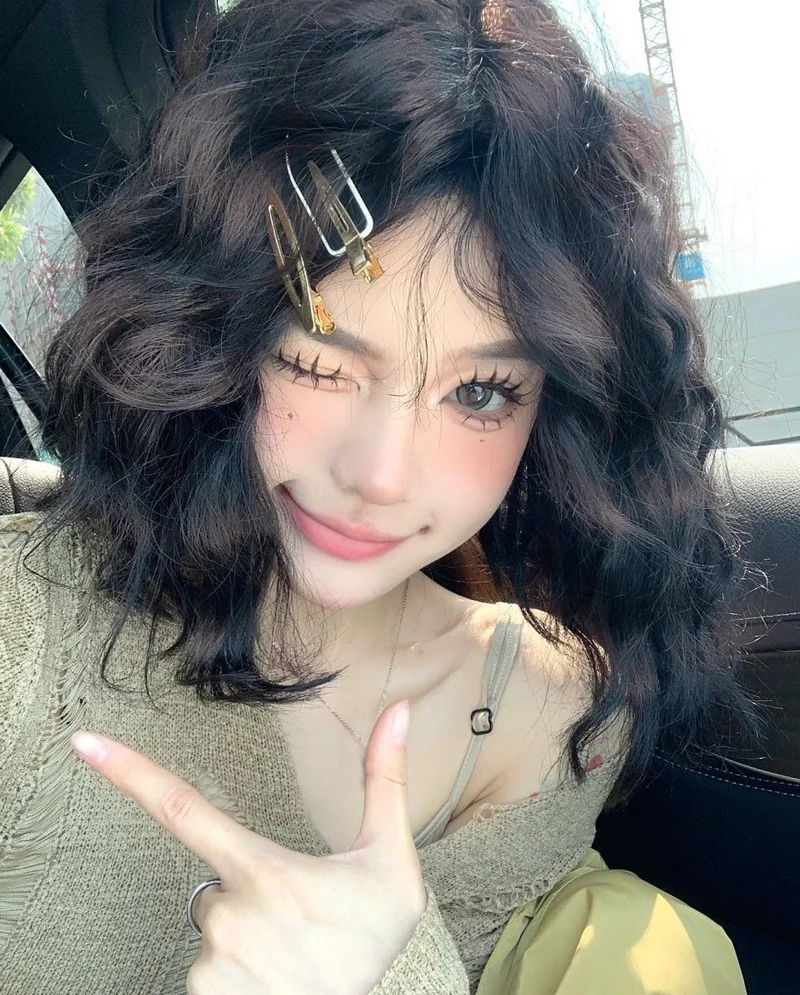 hình ảnh tóc xoăn hippie ngắn 1