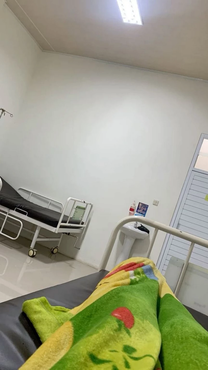 hình ảnh nằm viện 13