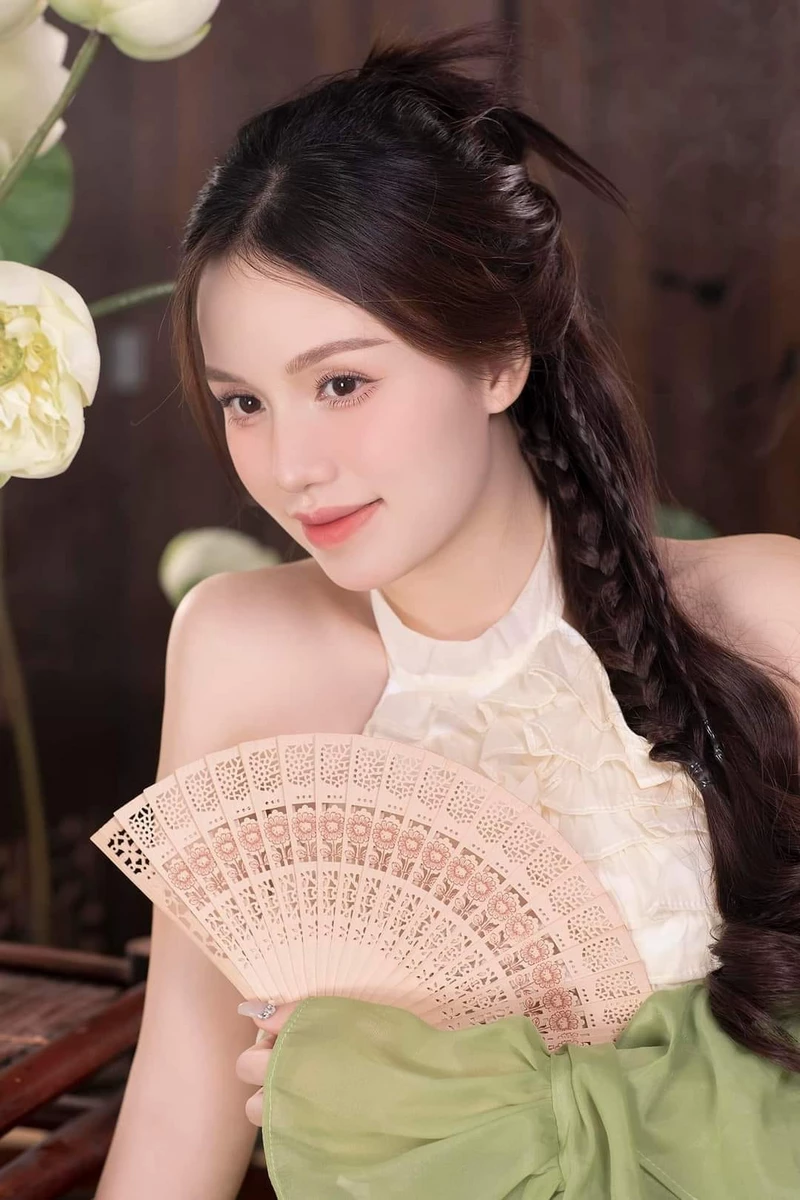 ảnh thị nhung 13