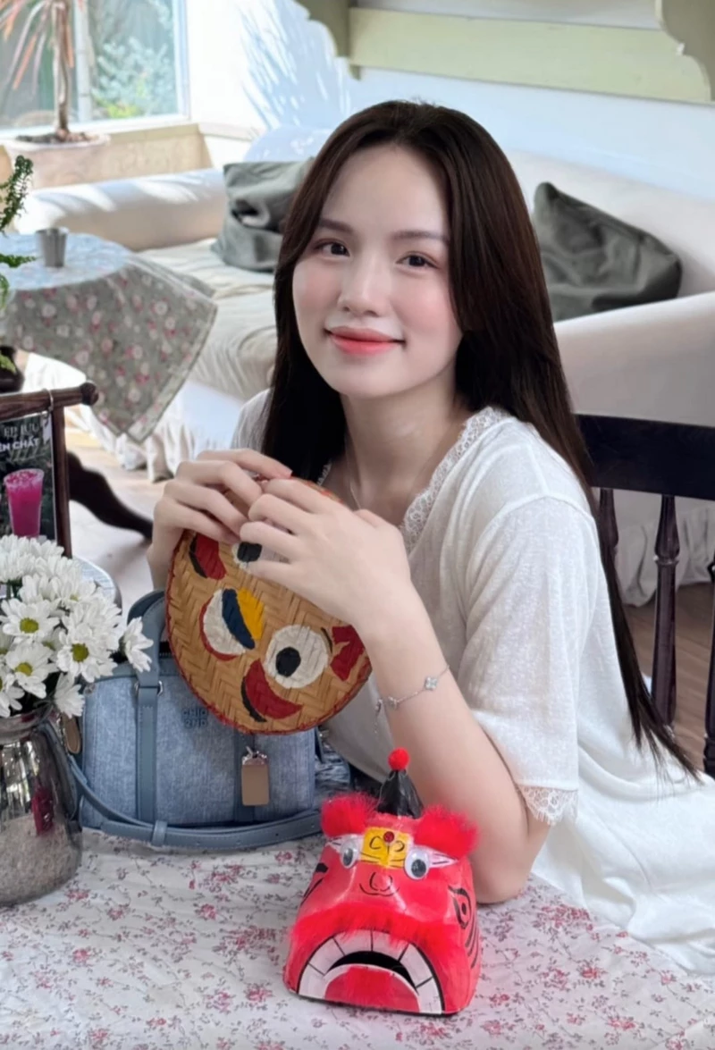 ảnh thị nhung 17