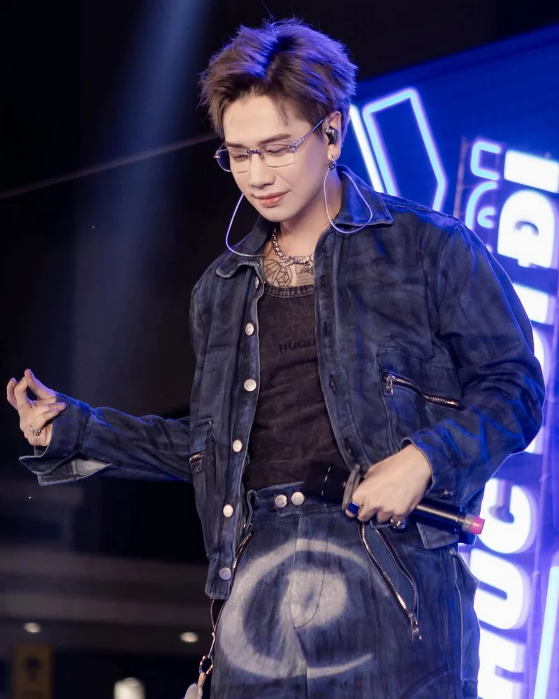 hình nền Lou Hoàng 4