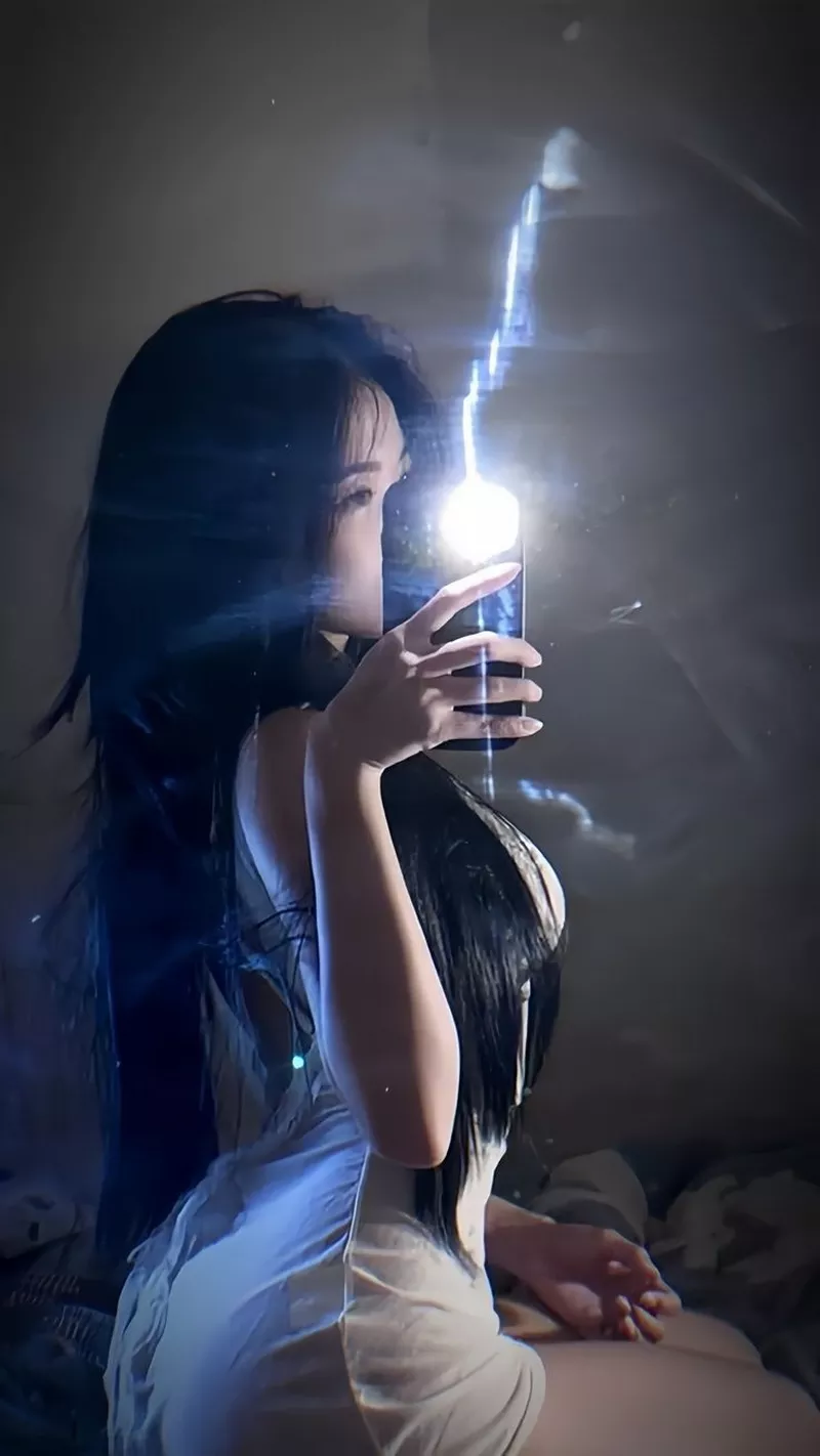 hình ảnh chụp trước gương 10