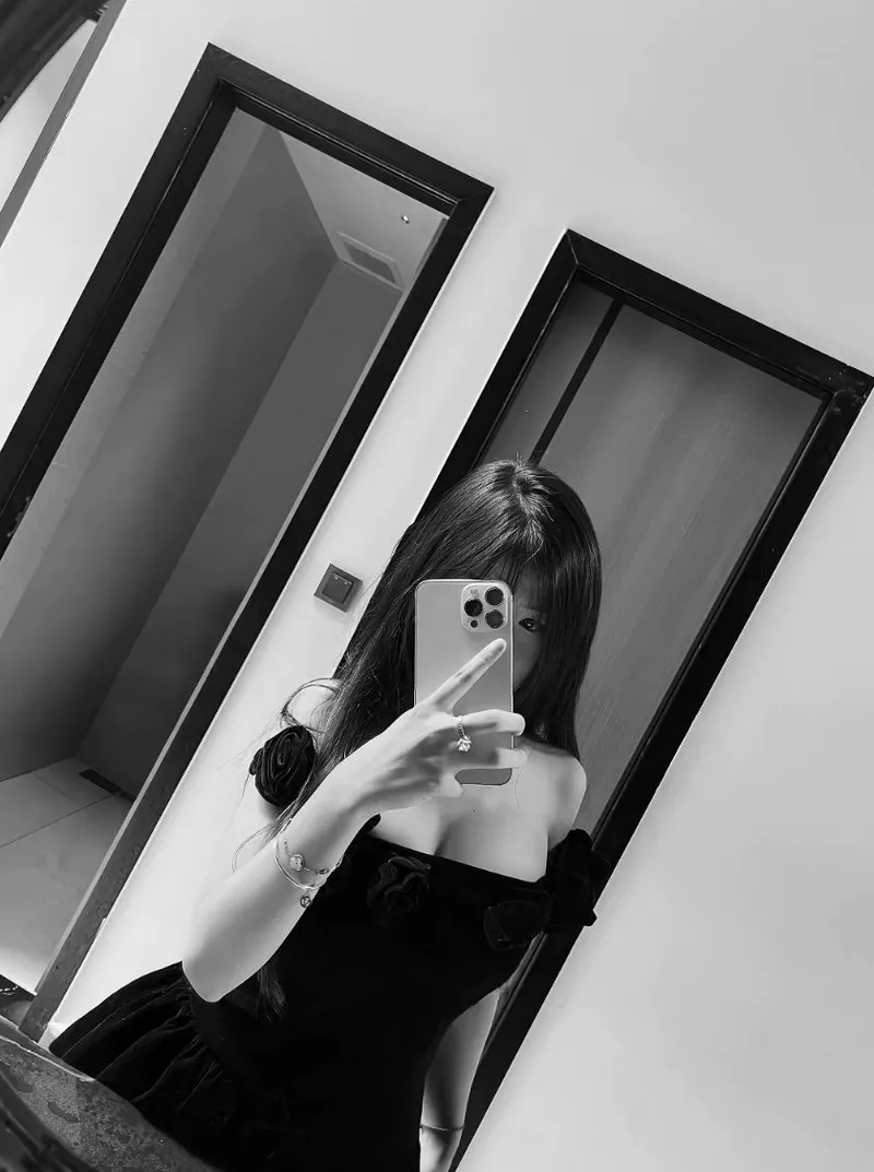 hình ảnh chụp trước gương 17