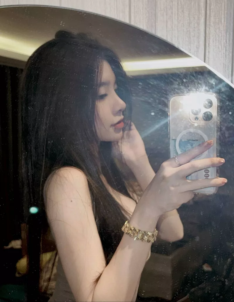 hình ảnh chụp trước gương 20