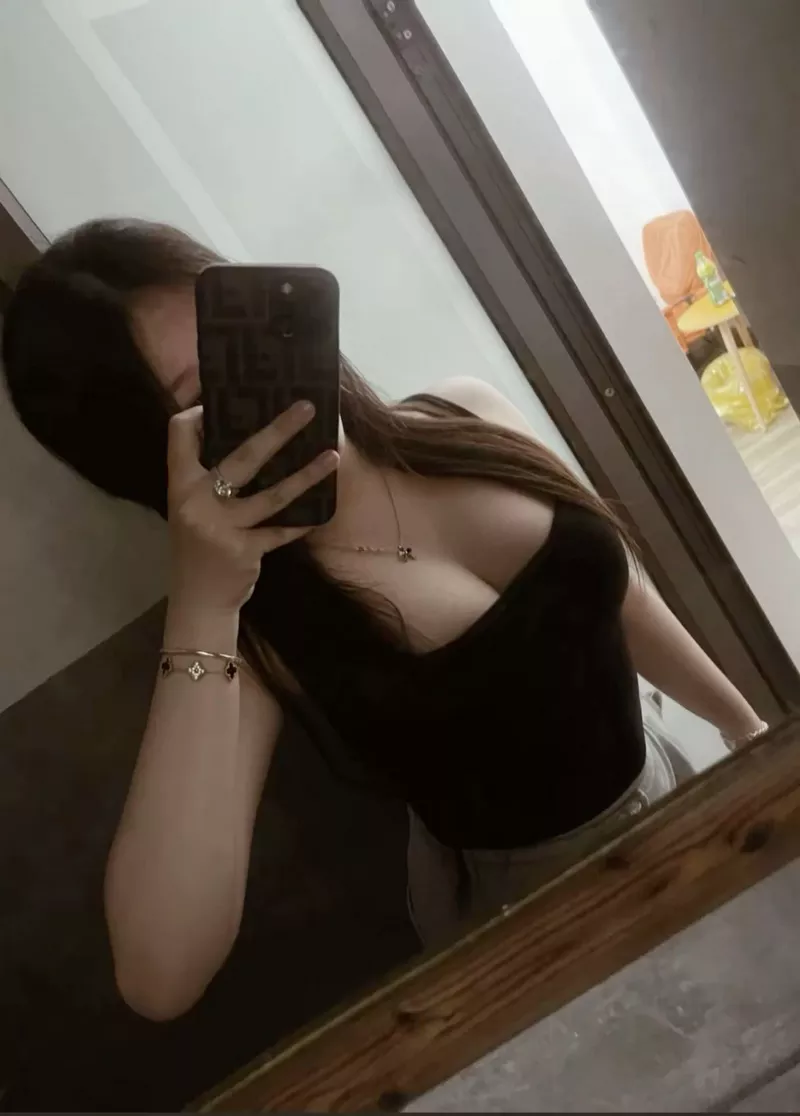 hình ảnh chụp trước gương 24