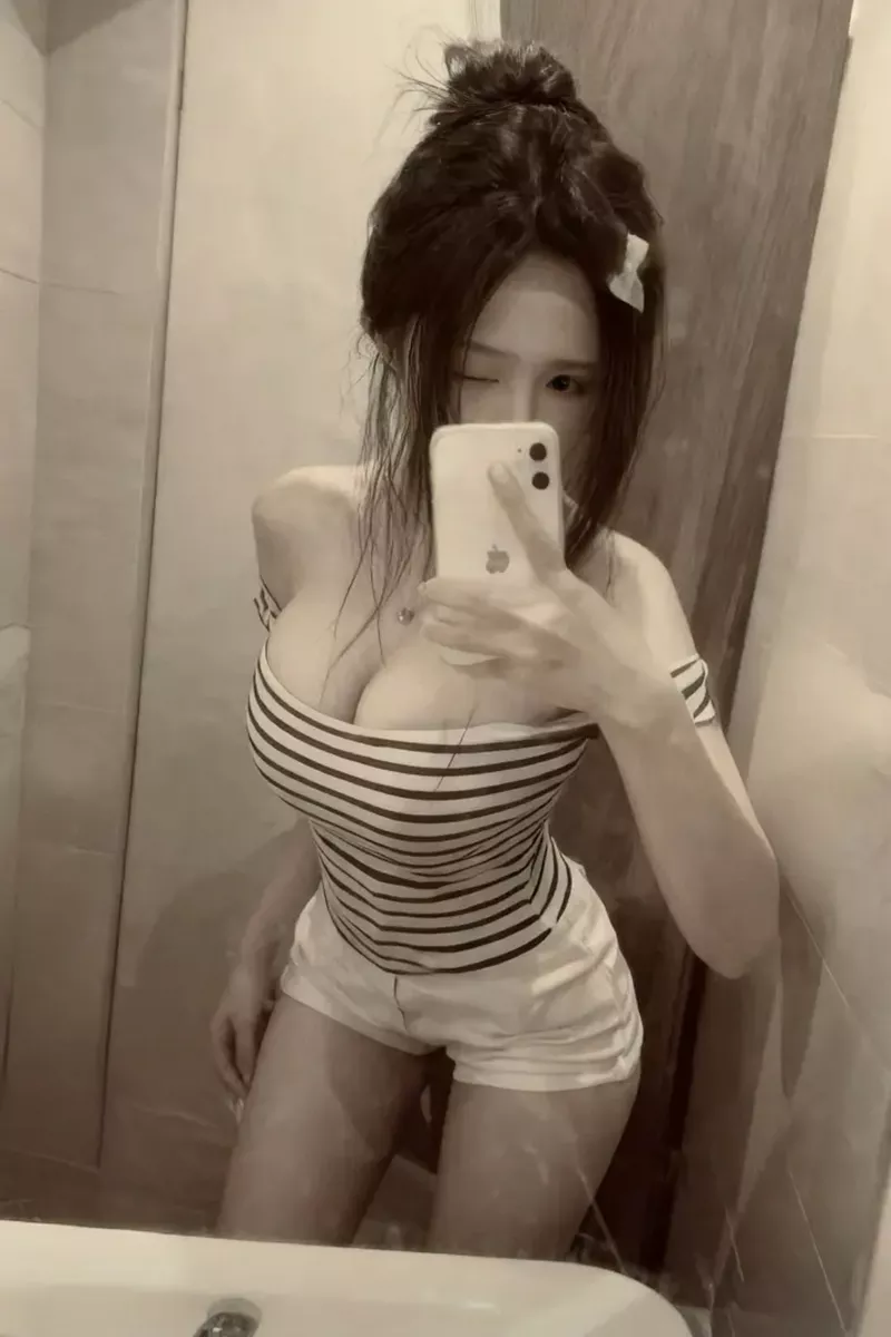 hình ảnh chụp trước gương 3