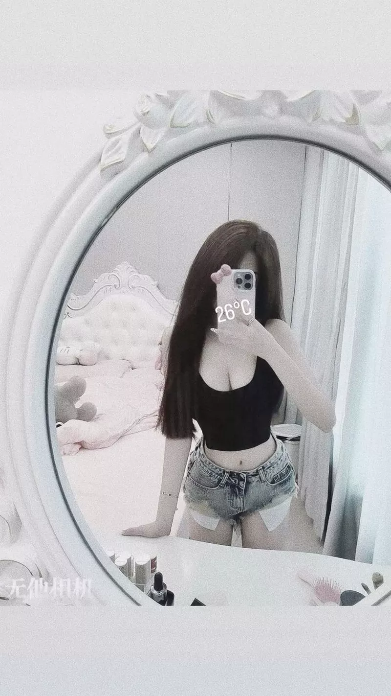 hình ảnh chụp trước gương 9