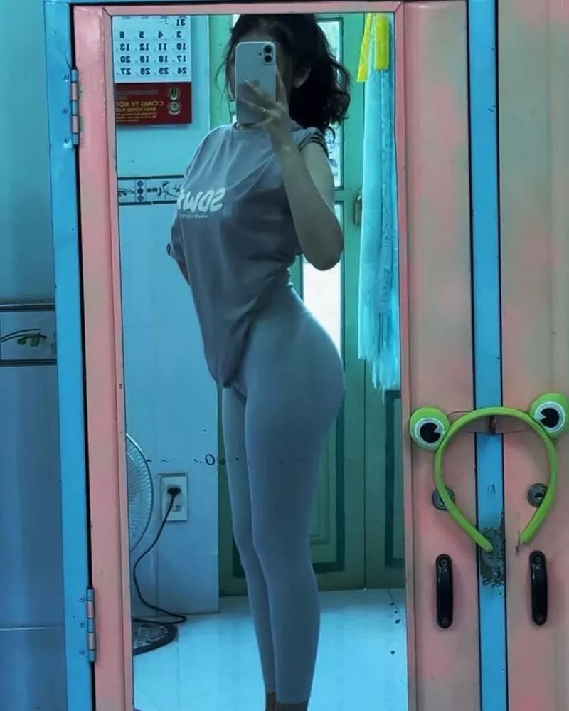 ảnh gái xinh mông to 15