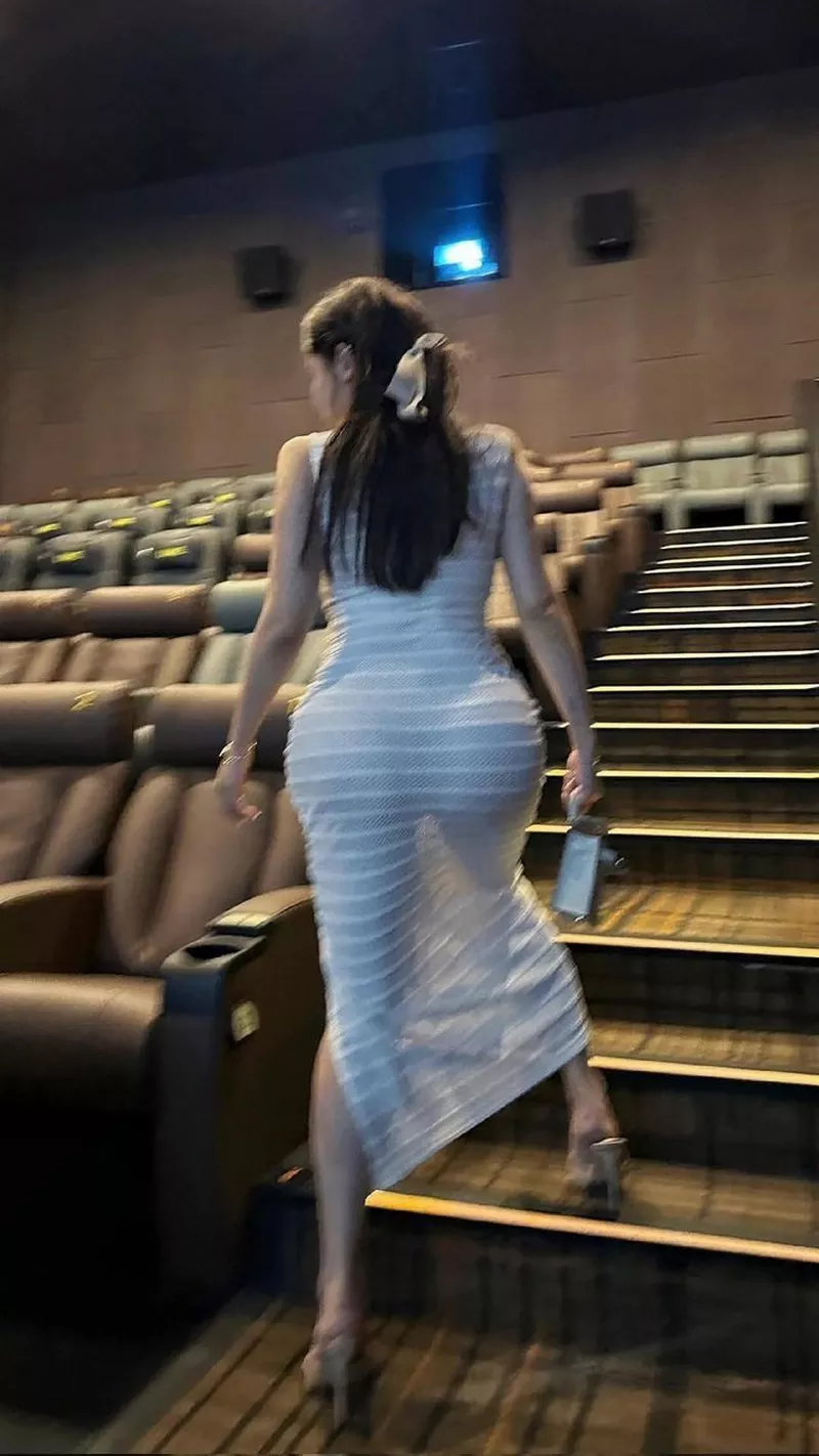 ảnh gái xinh mông to 29