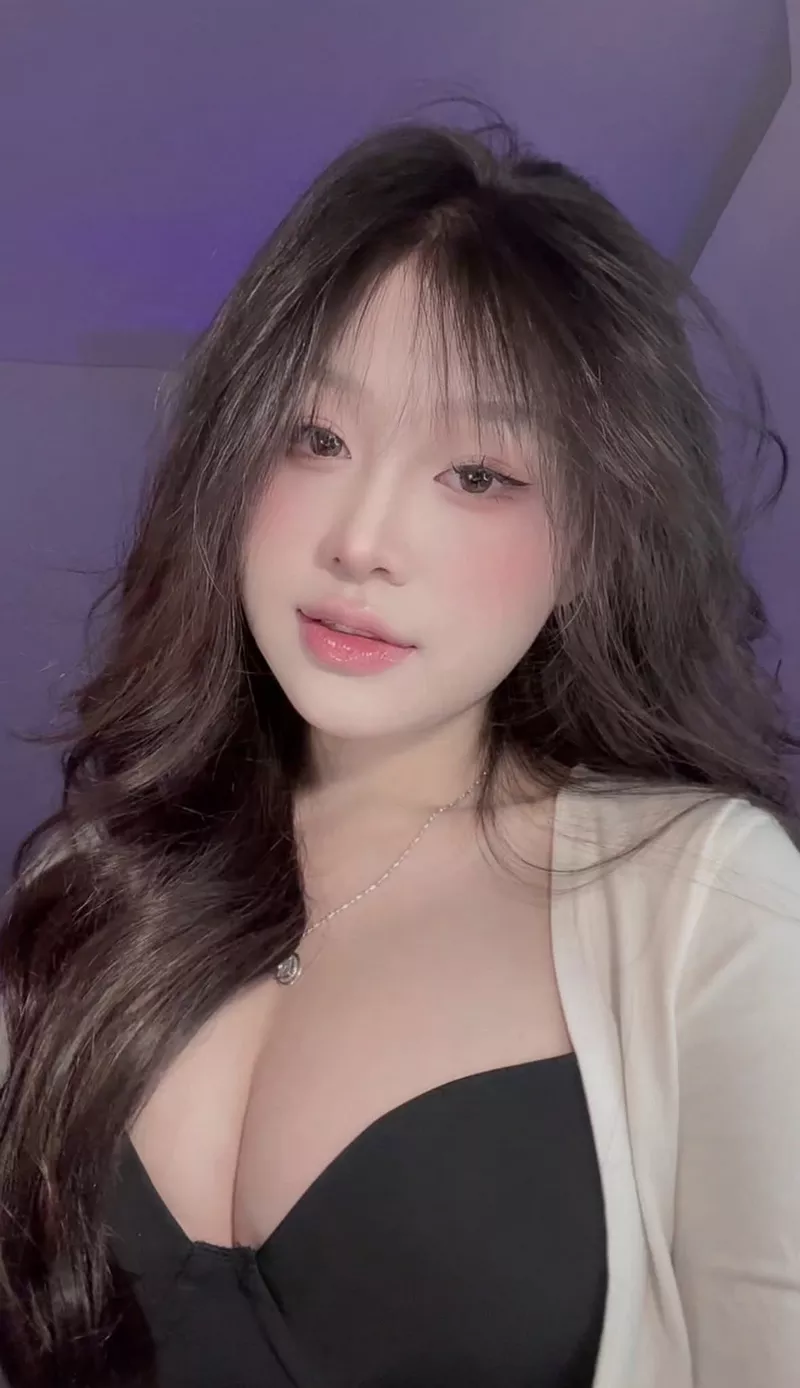 ảnh gái xinh ngực to 36