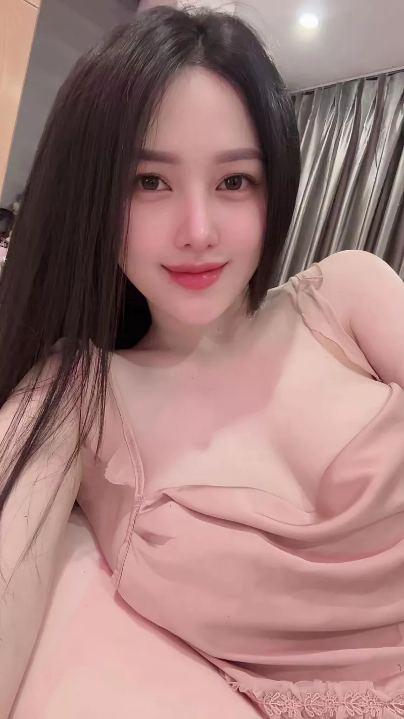 ảnh gái xinh ngực to 38