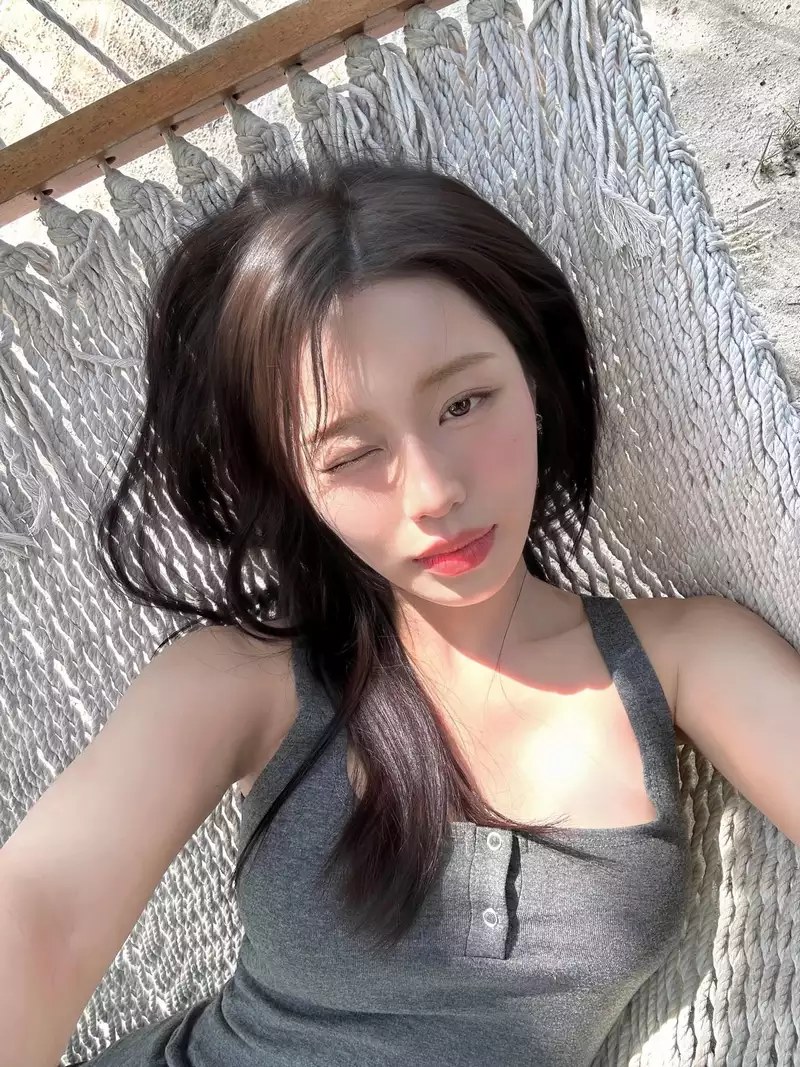 hình nền Han Sara 23