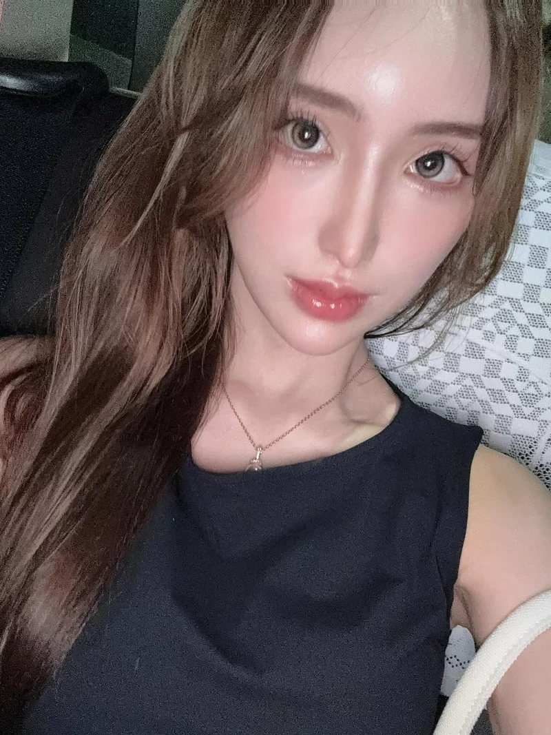 Ảnh Karen Yuzuriha mang vẻ đẹp trưởng thành cuốn hút