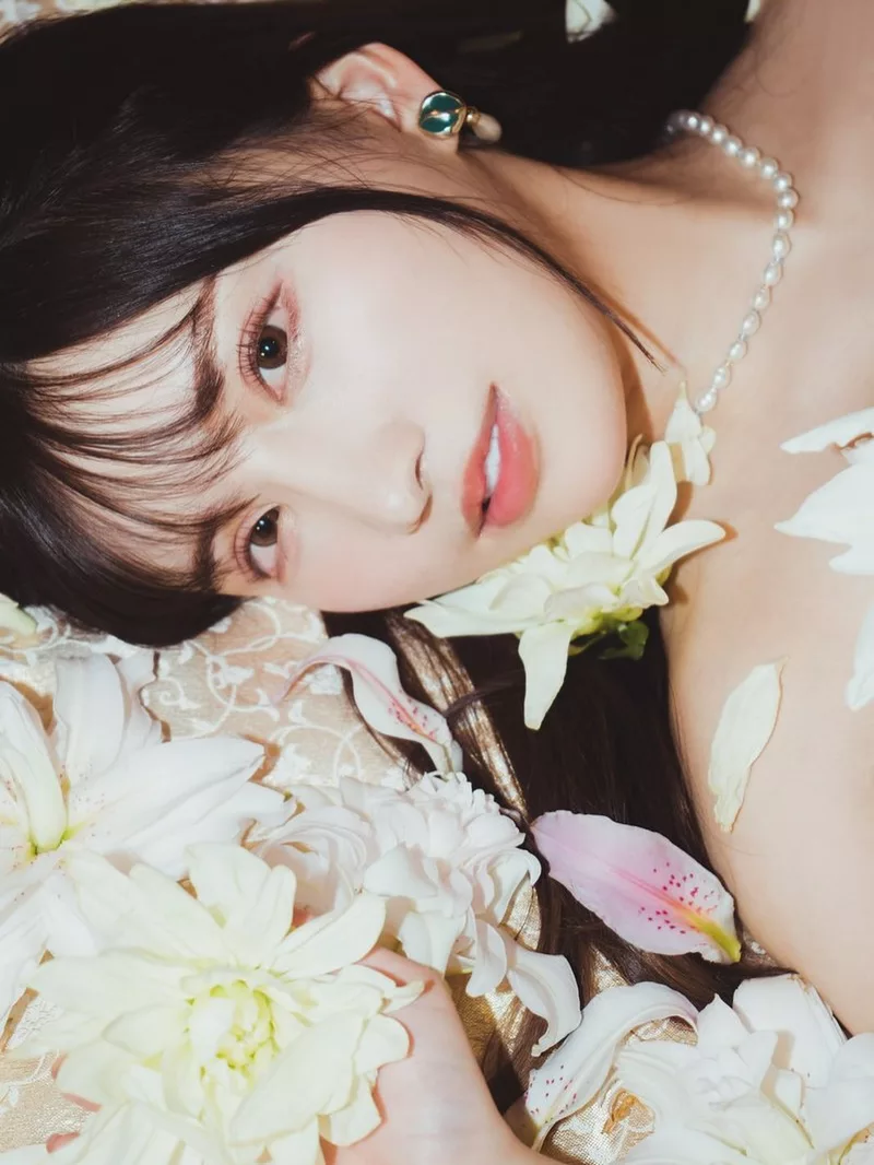 Ảnh Karen Yuzuriha sắc sảo từng đường nét