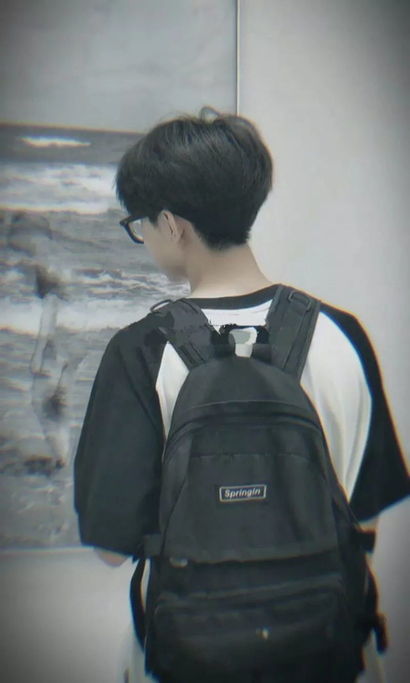 hình ảnh nam chụp sau lưng 14