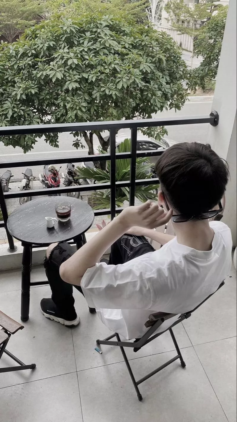 hình ảnh nam chụp sau lưng 16