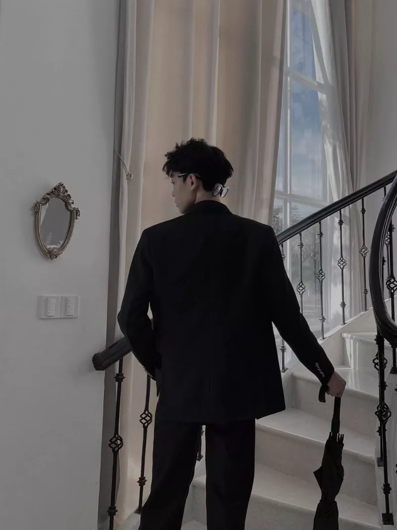 hình ảnh nam chụp sau lưng 17