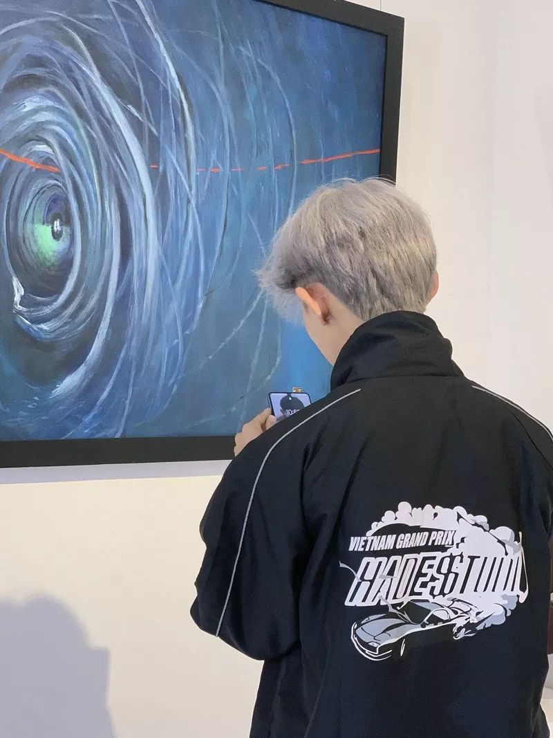 hình ảnh nam chụp sau lưng 20