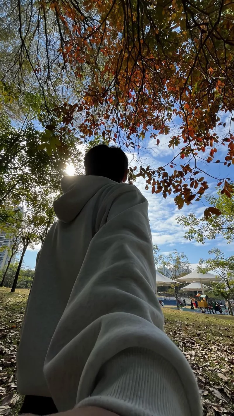 hình ảnh nam chụp sau lưng 25