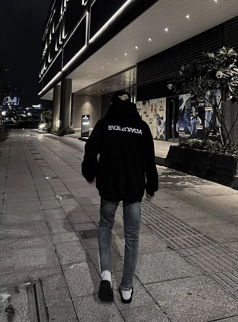 hình ảnh nam chụp sau lưng 26