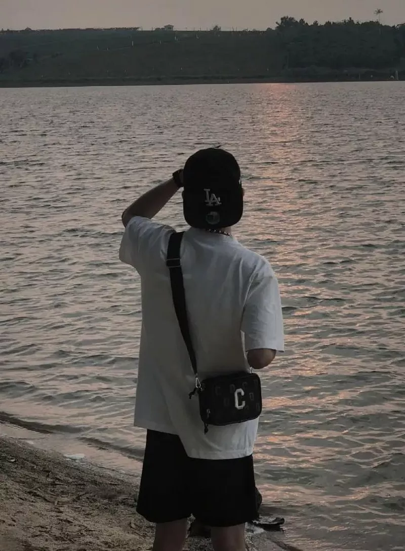 hình ảnh nam chụp sau lưng 28