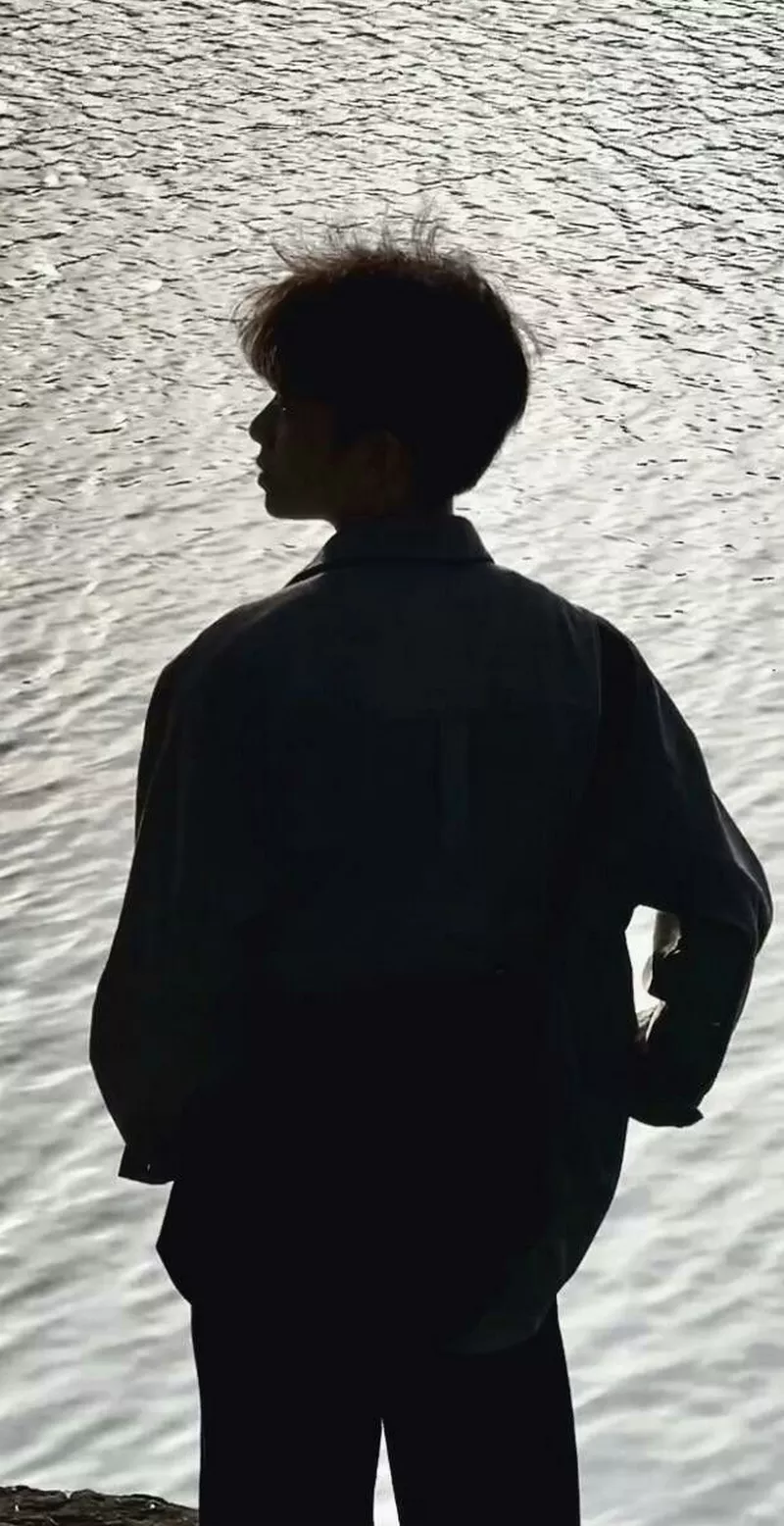 hình ảnh nam chụp sau lưng 4