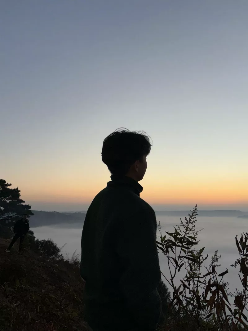 hình ảnh nam chụp sau lưng 6