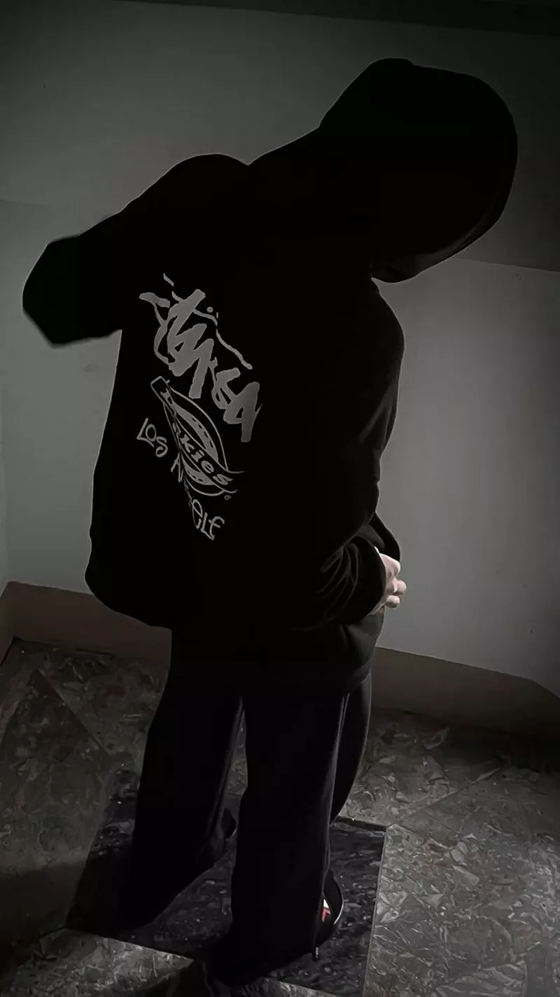 hình ảnh nam chụp sau lưng 8