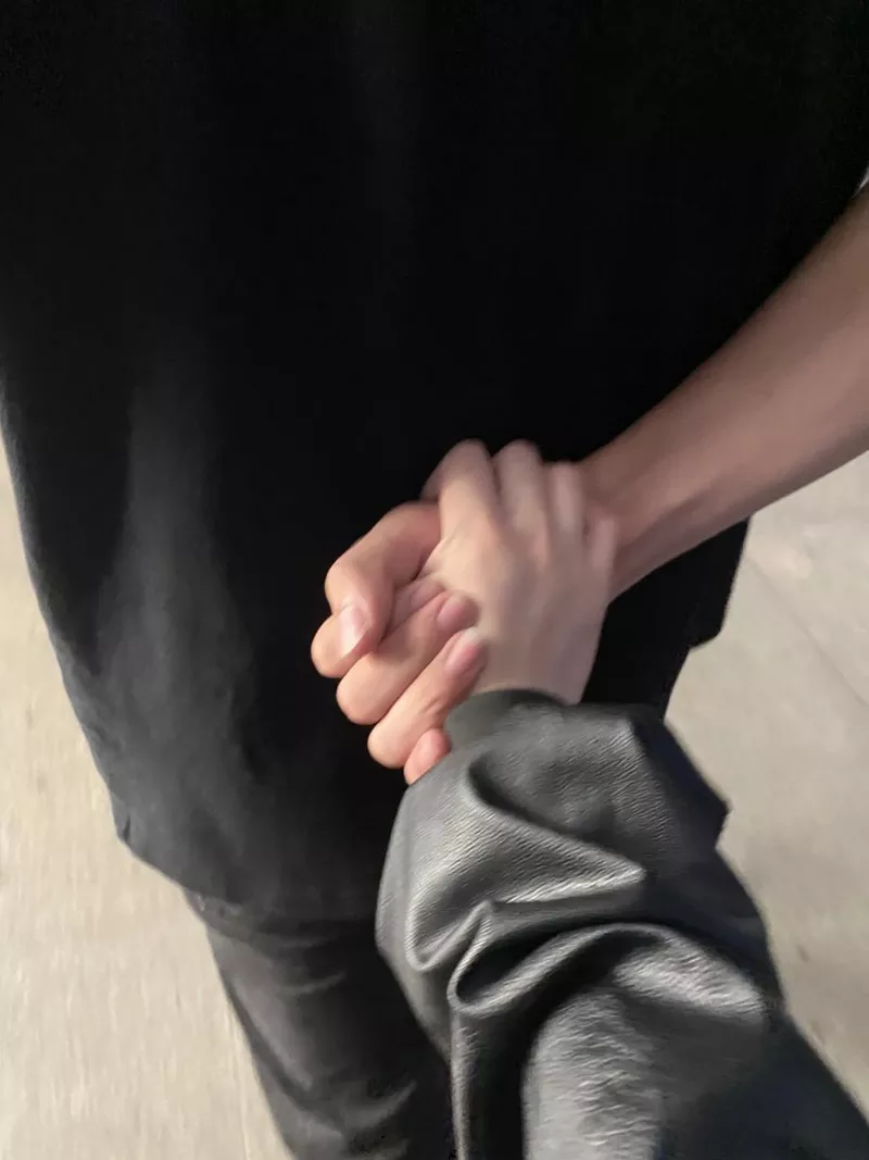 hình ảnh nắm tay người yêu 11