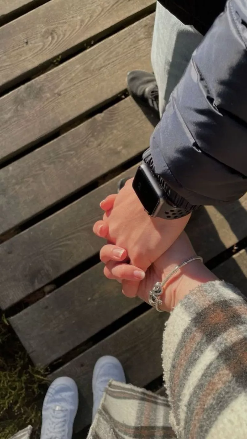 hình ảnh nắm tay người yêu 13