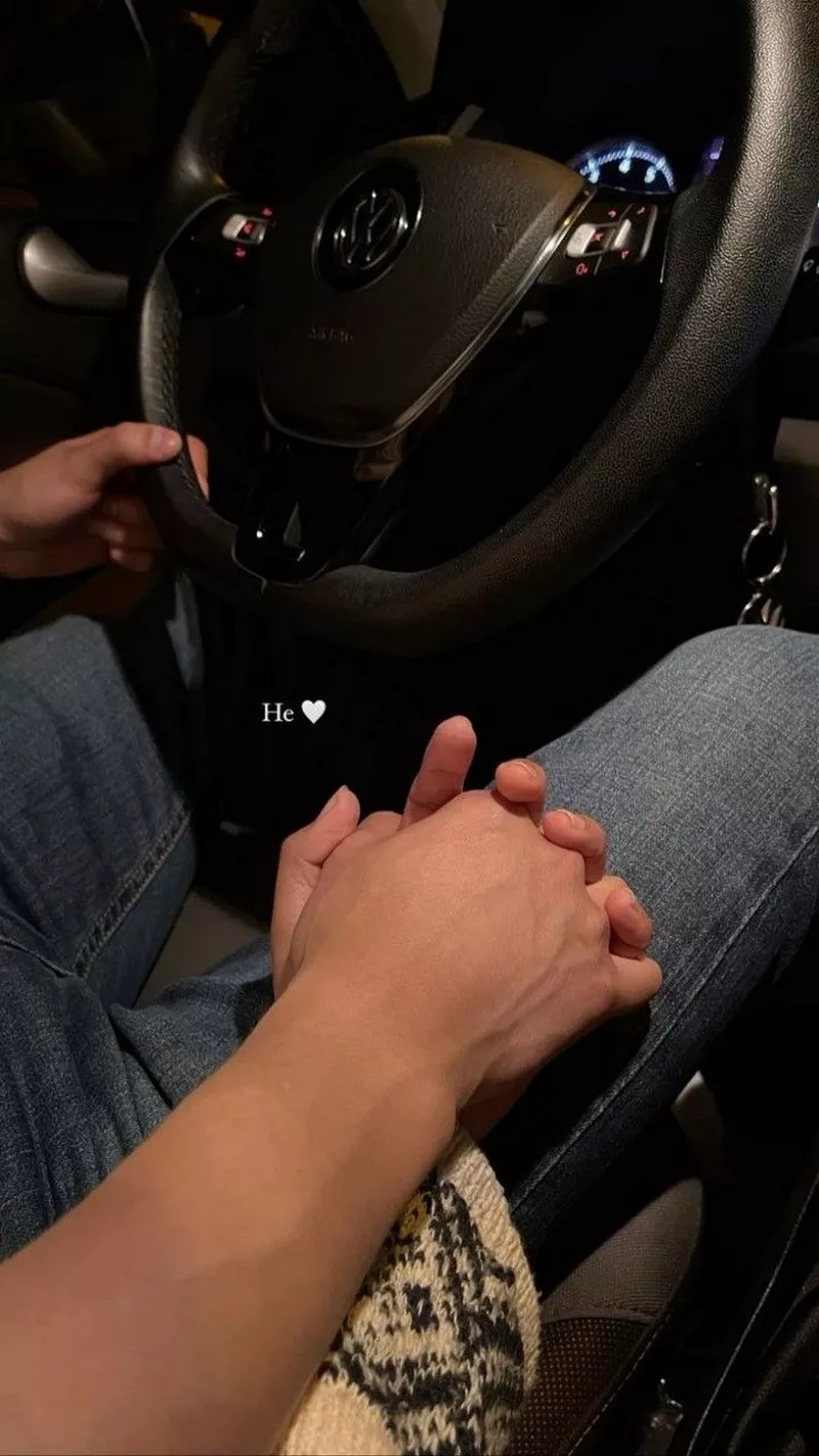 hình ảnh nắm tay người yêu 16