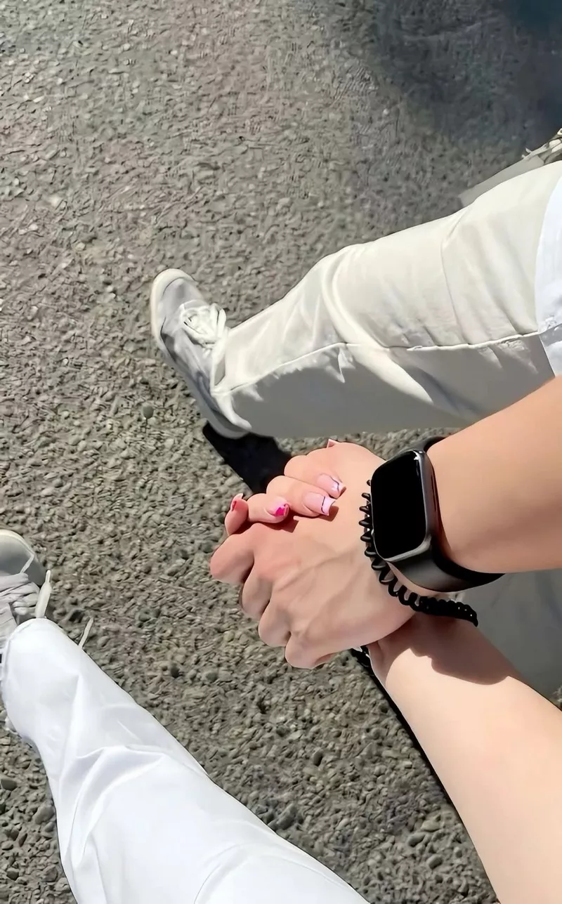 hình ảnh nắm tay người yêu 21