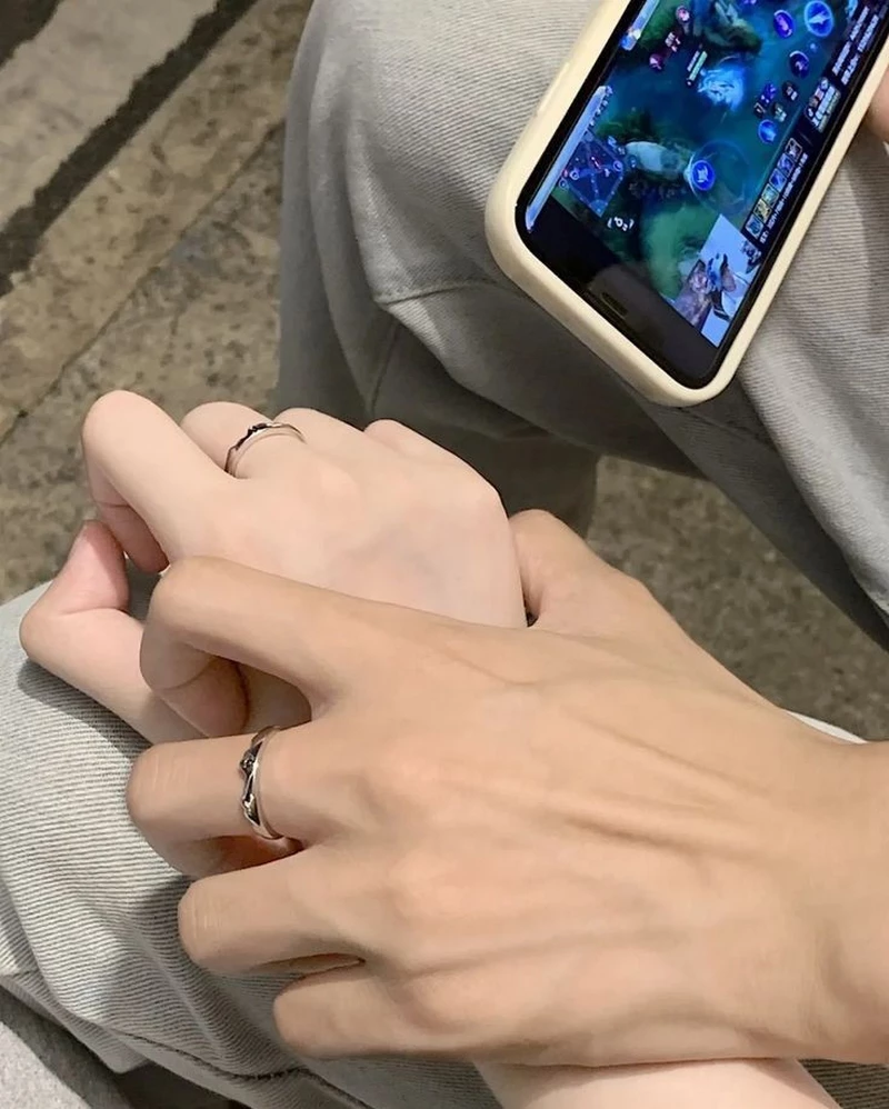 hình ảnh nắm tay người yêu 9