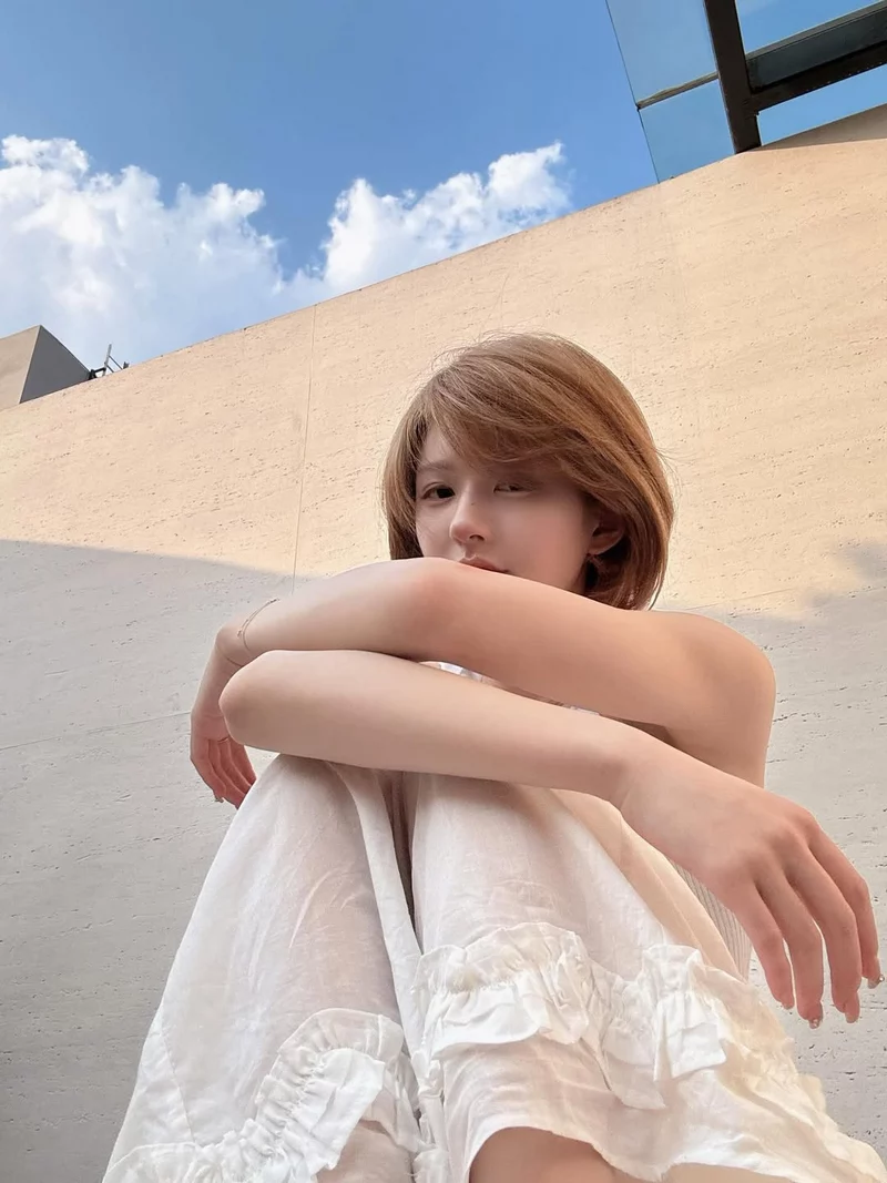 hình ảnh triệu lộ tư 14