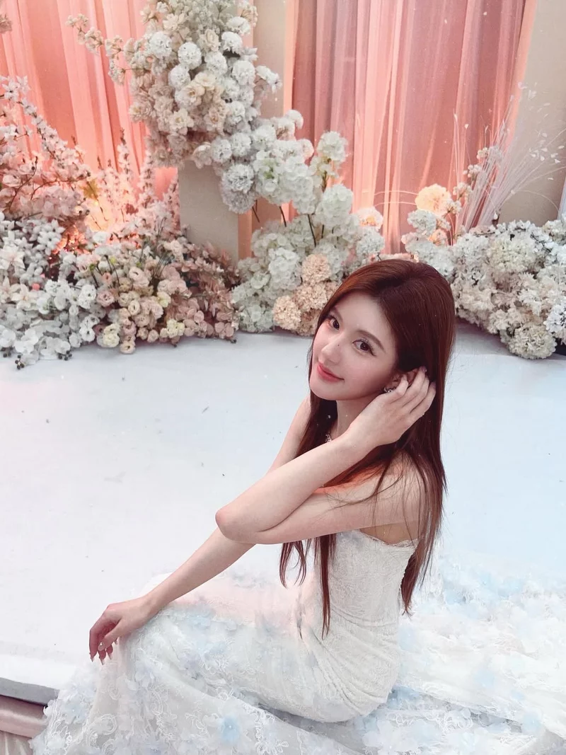 hình ảnh triệu lộ tư 28