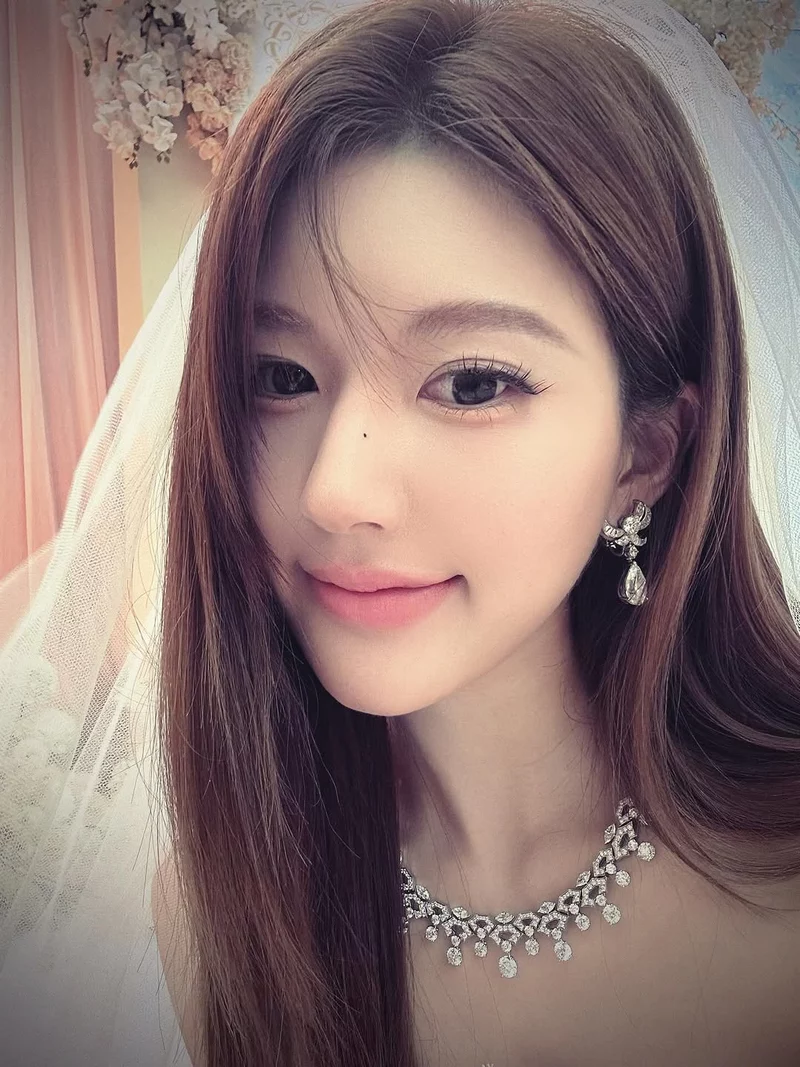 hình ảnh triệu lộ tư 29