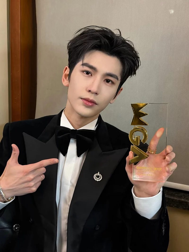 hình ảnh trương lăng hách 27