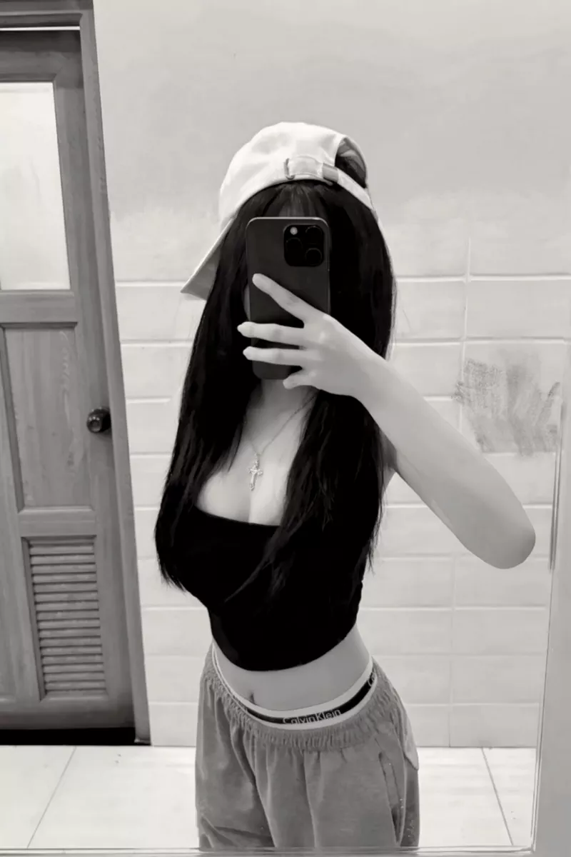 Ảnh gái xinh che mặt khoe dáng tinh tế