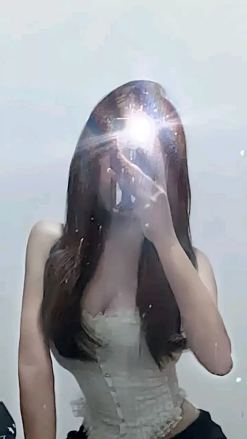 Ảnh gái xinh che mặt nhìn rất có gu thời trang