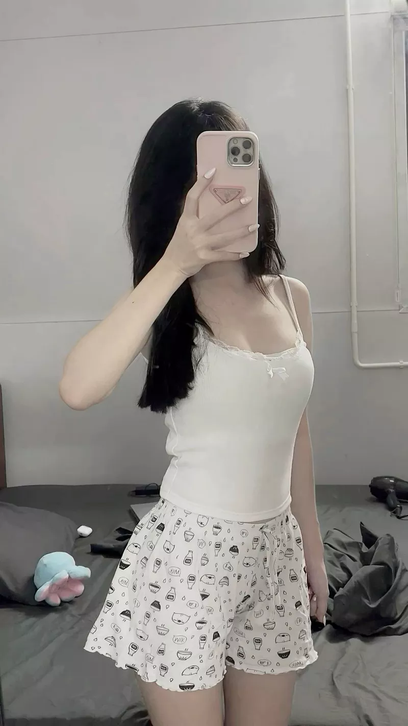 Ảnh gái xinh che mặt nhưng vẫn rất nổi bật