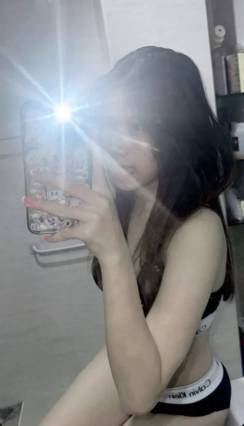 Ảnh gái xinh che mặt phong cách hot girl mạng