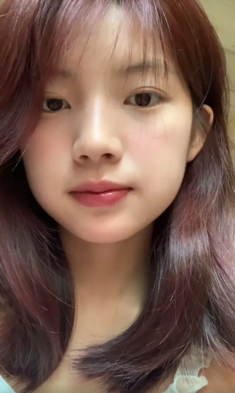 Ảnh gái xinh chụp cận mặt với làn da mịn màng