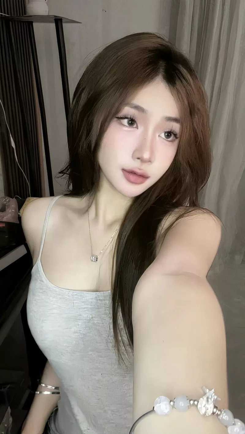 Ảnh gái xinh tạo dáng nhẹ nhàng không cầu kỳ